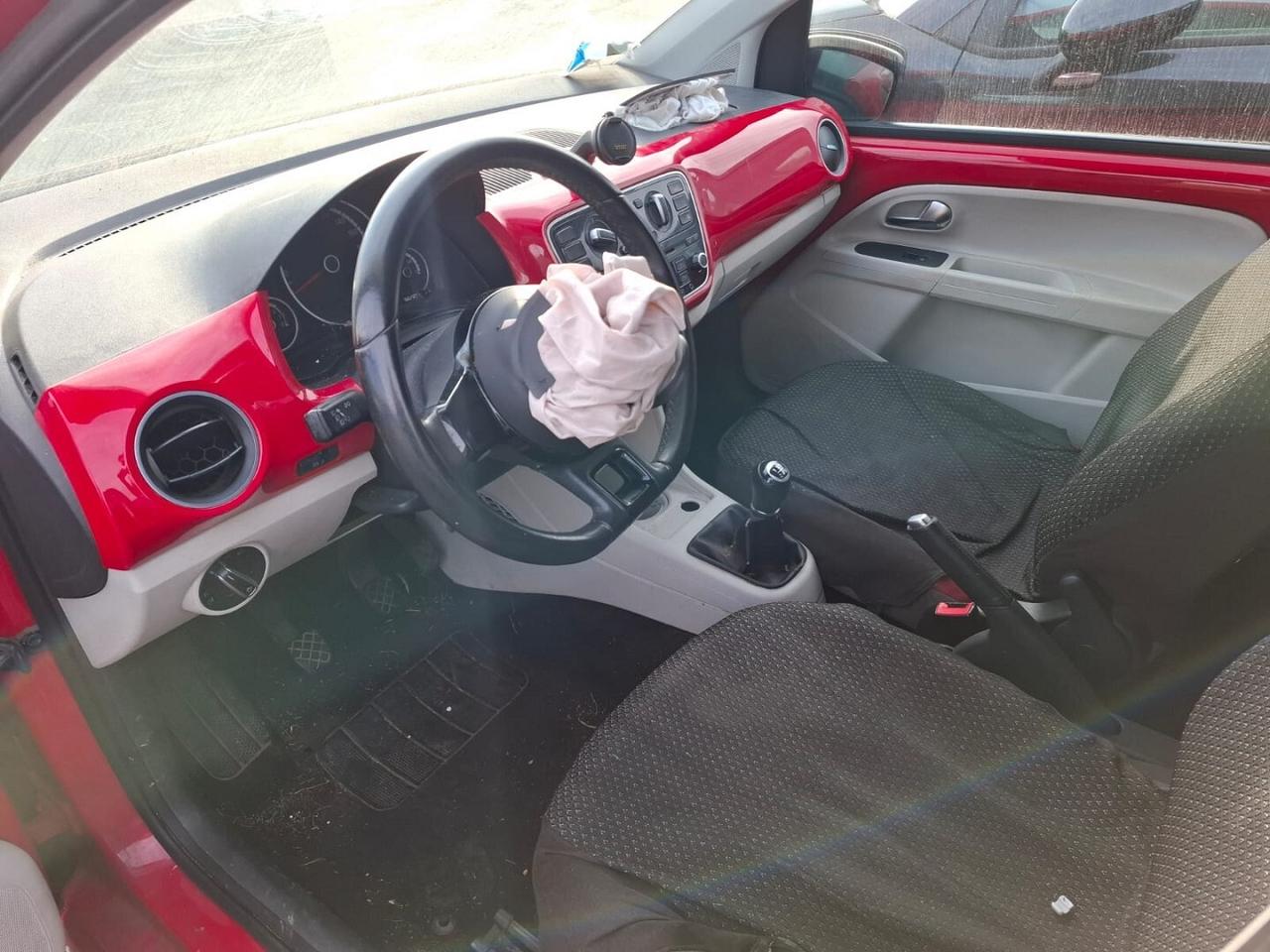 VW UP 2014 BENZINA SINISTRATA