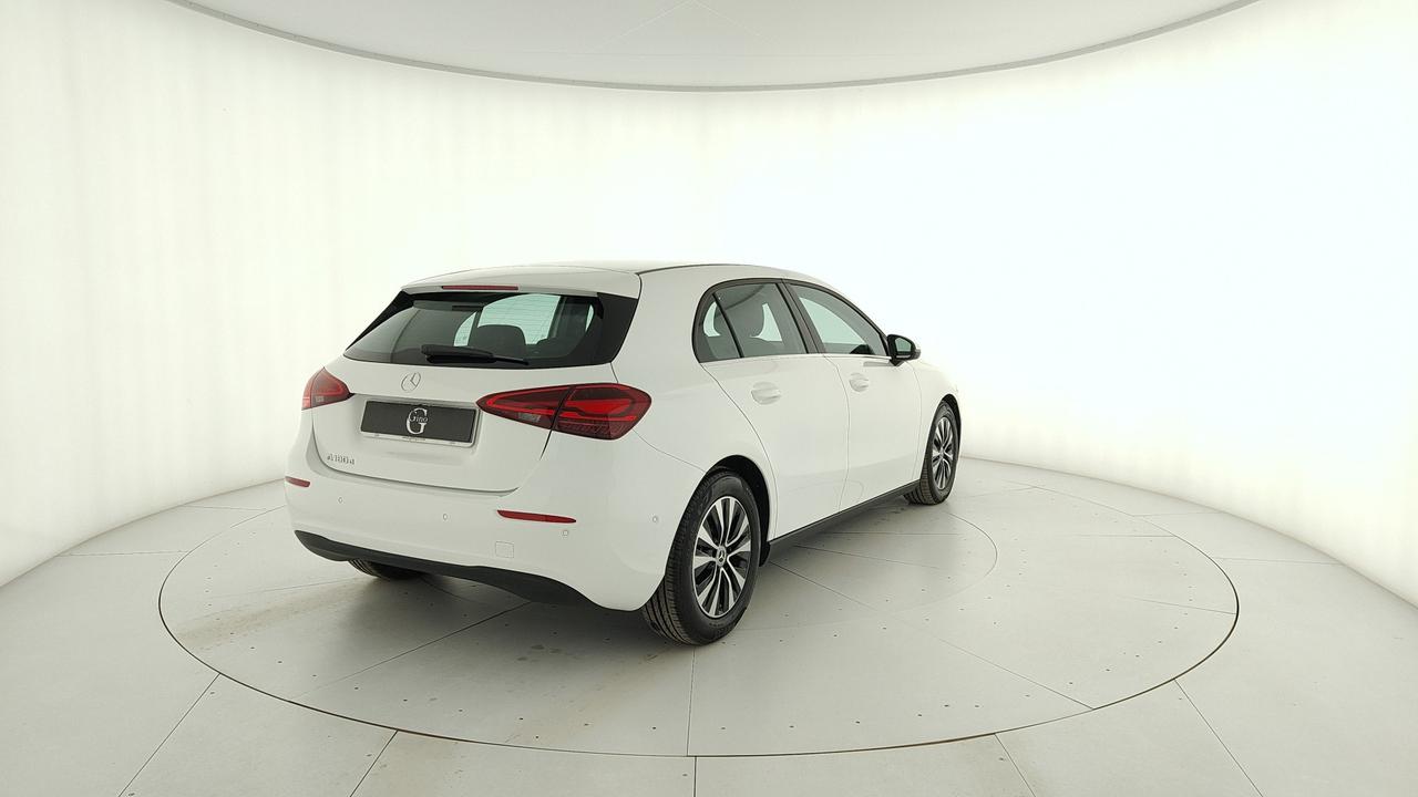 Mercedes-Benz A 180 d Advanced auto