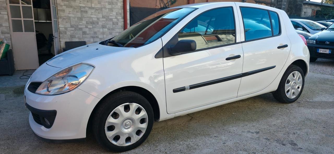 Renault Clio 1.2 16V 5 porte Luxe neopatentati