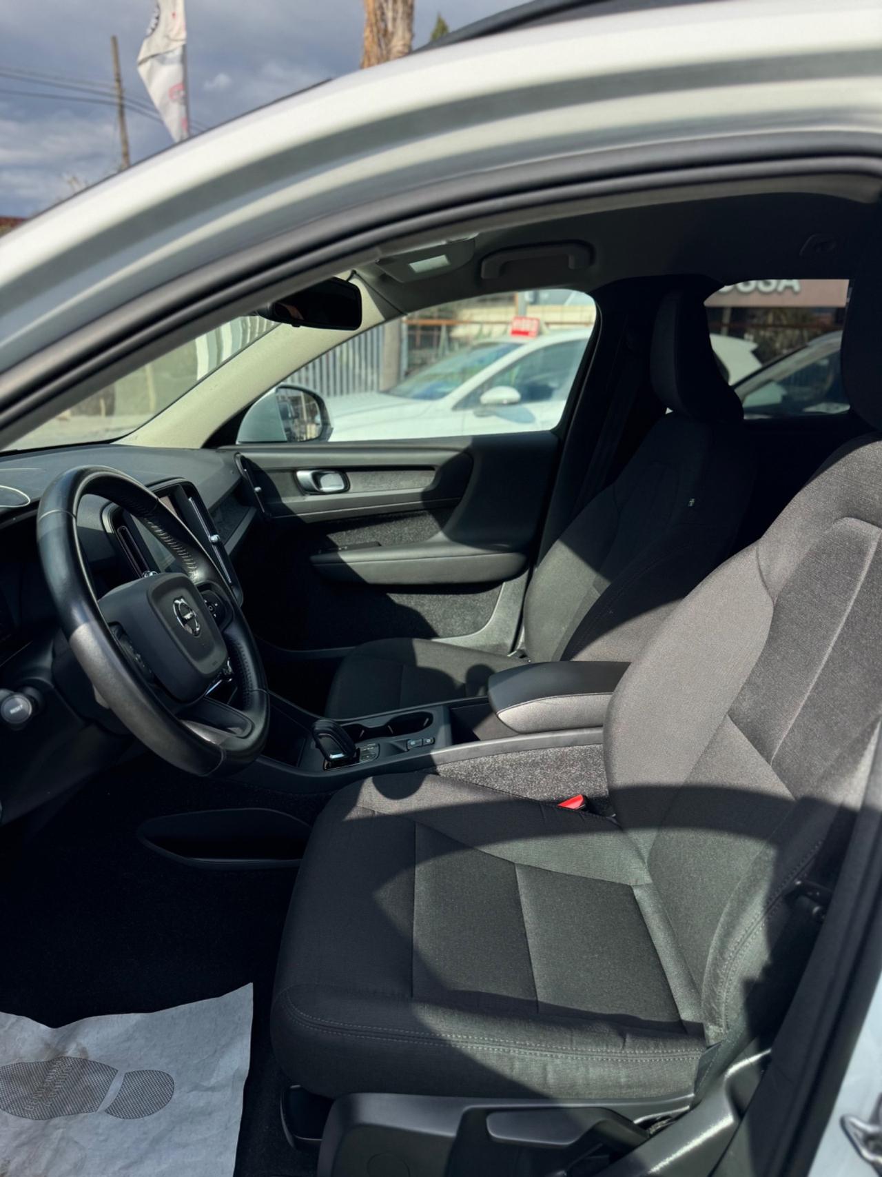 Volvo XC40 D3 AWD Geartronic Momentum Pro