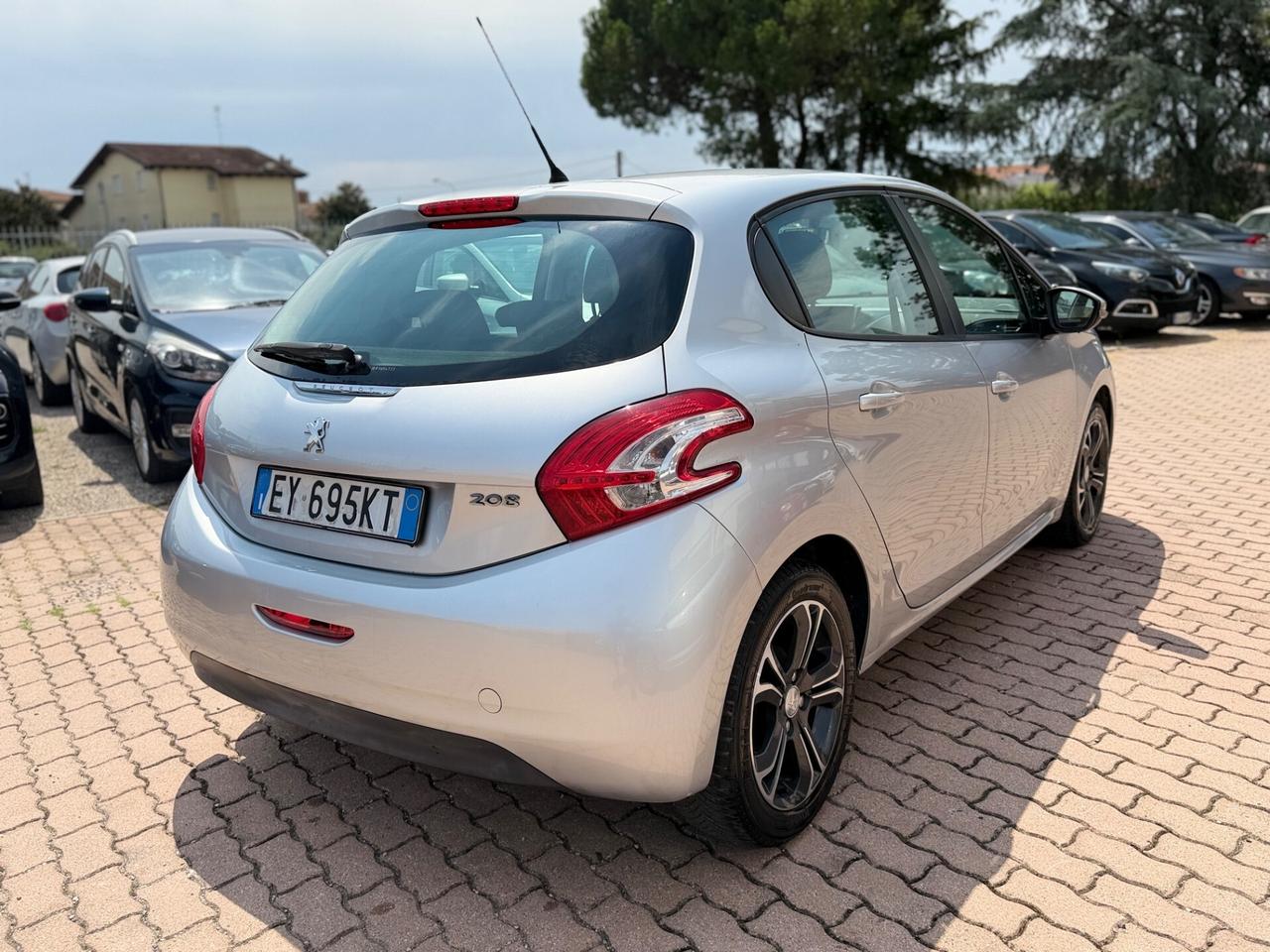 Peugeot 208 1.4 HDi 68 CV 5 porte Allure