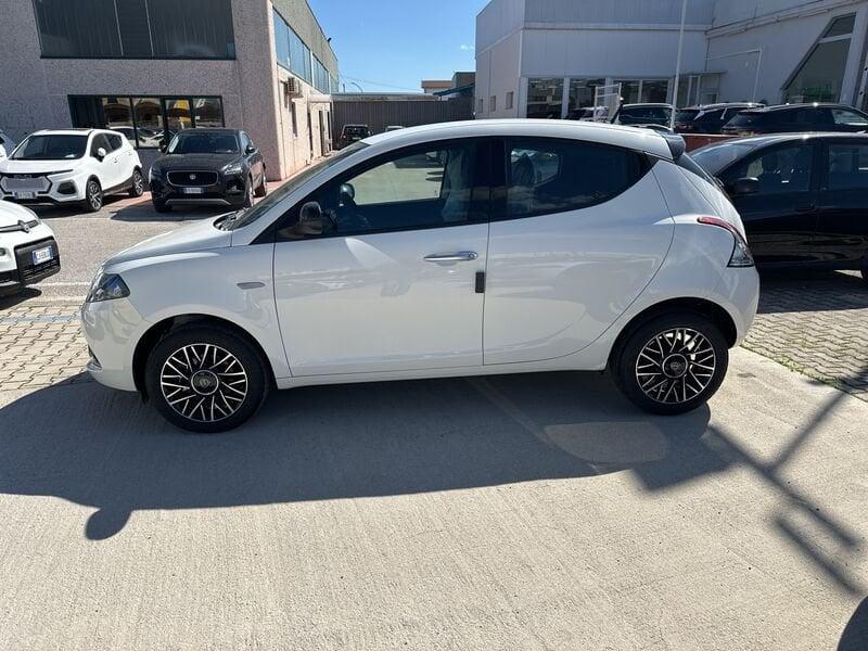 Lancia Ypsilon 1.0 FireFly 5 porte S&S Hybrid Platino