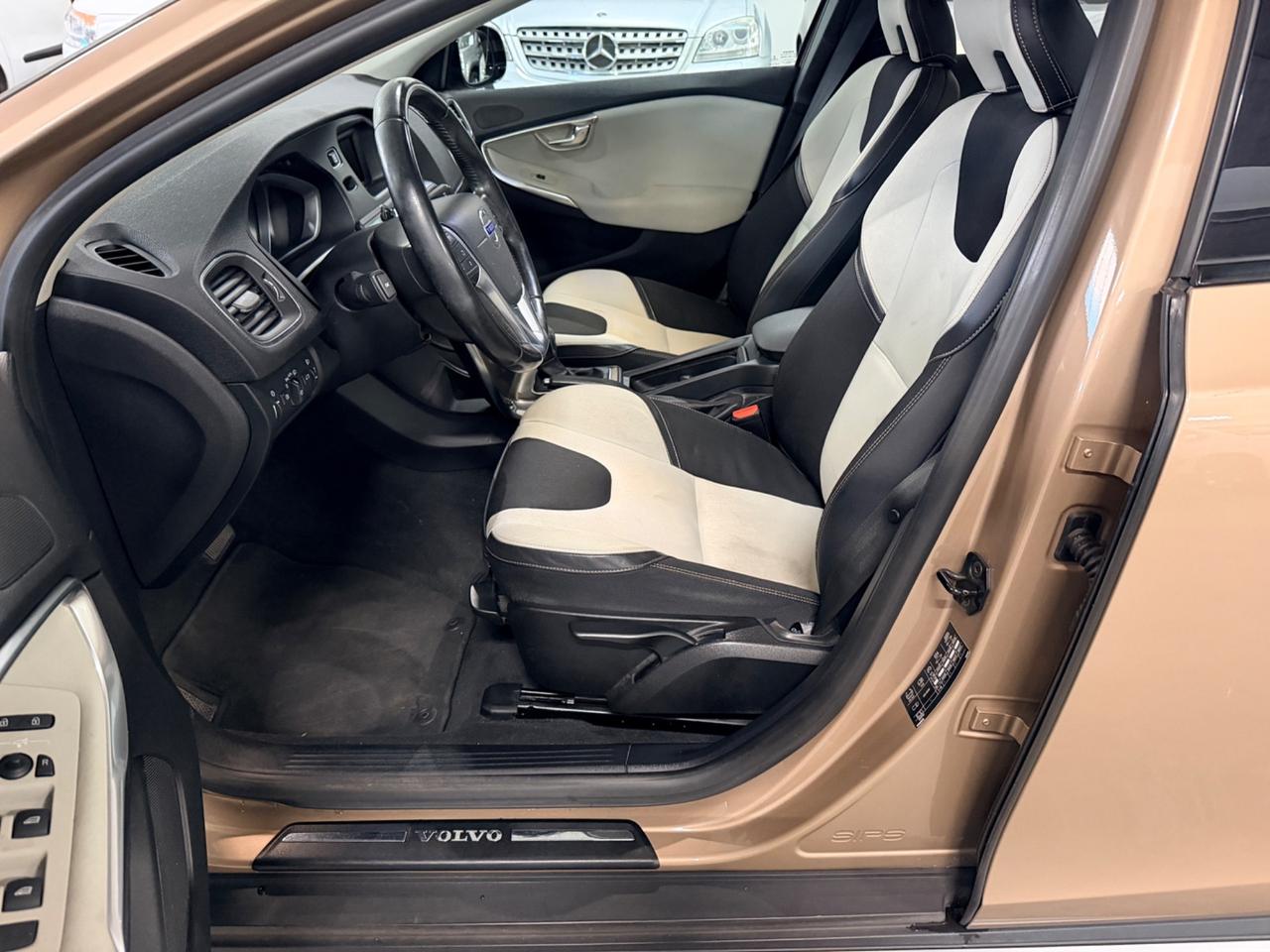 Volvo V40 Cross Country D3 Geartronic Momentum