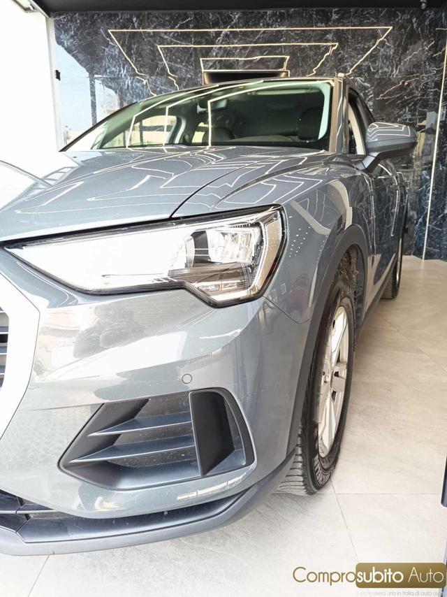 AUDI Q3 35 TDI quattro Business