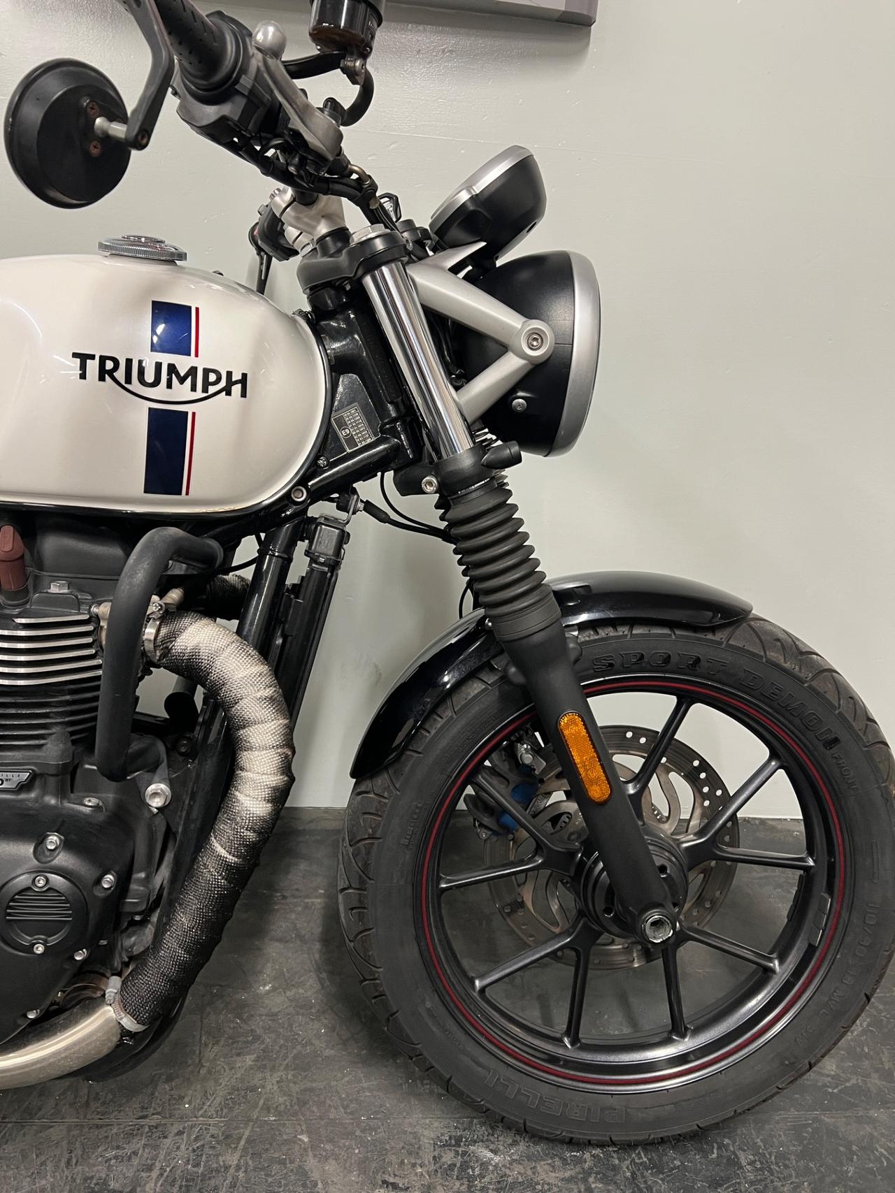 Triumph Street Twin