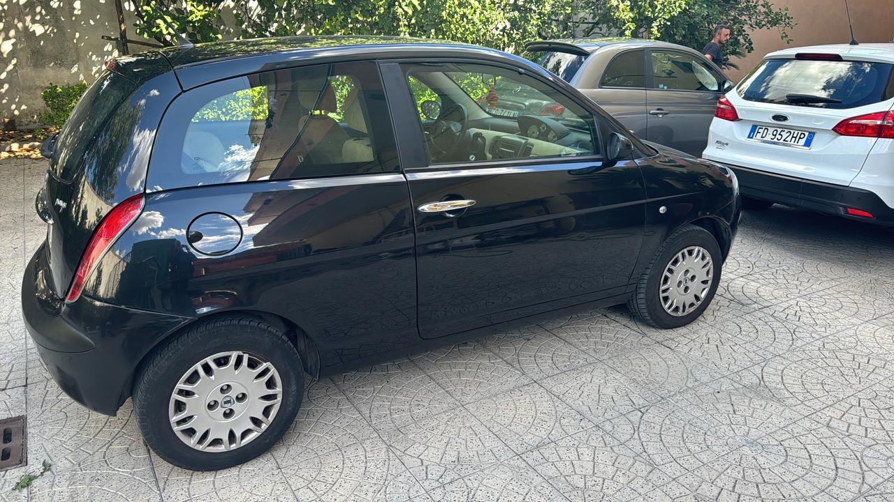 Lancia Ypsilon 1.3 MJT 75 CV Argento