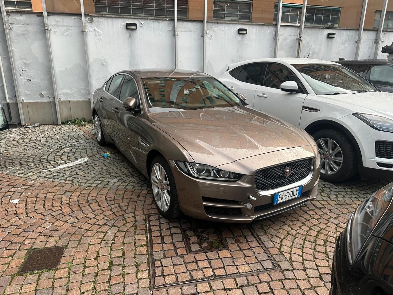 Jaguar XE 2.0 D Turbo 180 CV AWD aut. Prestige