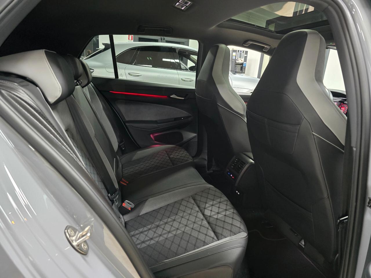 Volkswagen Golf 2.0 TDI 150 CV DSG SCR R-Line (Tetto panorama)