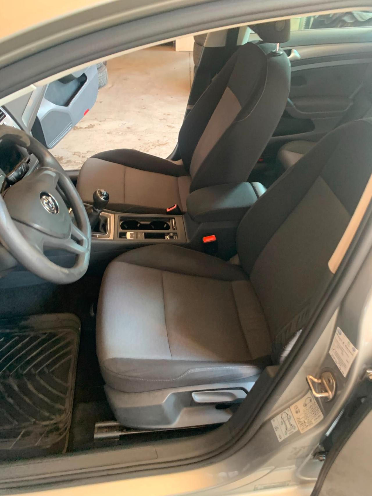 Golf 6 tdi neo patentati , anno 2016 , unico proprietario, sempre tagliandato ogni 20000 km , affidabilissima,ottime condizioni...