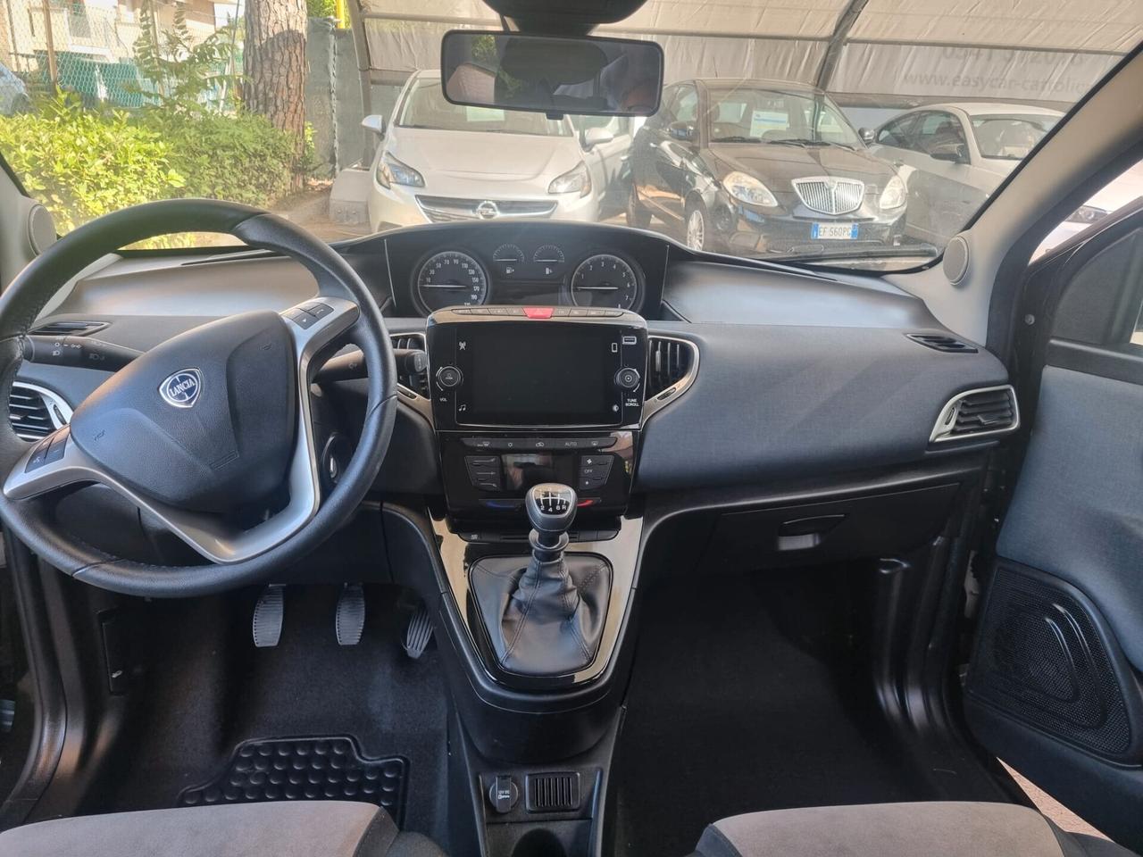 Lancia Ypsilon 1.0 FireFly 5 porte S&S Hybrid Ecochic Gold