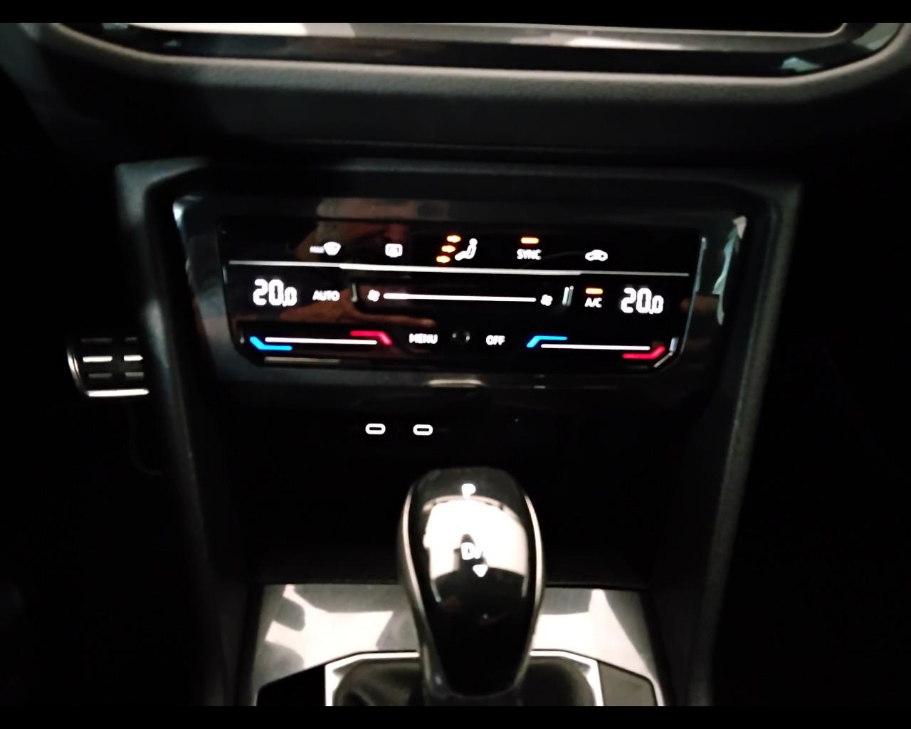 VOLKSWAGEN Tiguan II 2021 - Tiguan 1.5 tsi R-Line 150cv dsg