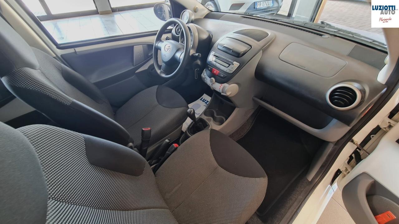 Toyota Aygo 1.0 5P. CONNECT SOL