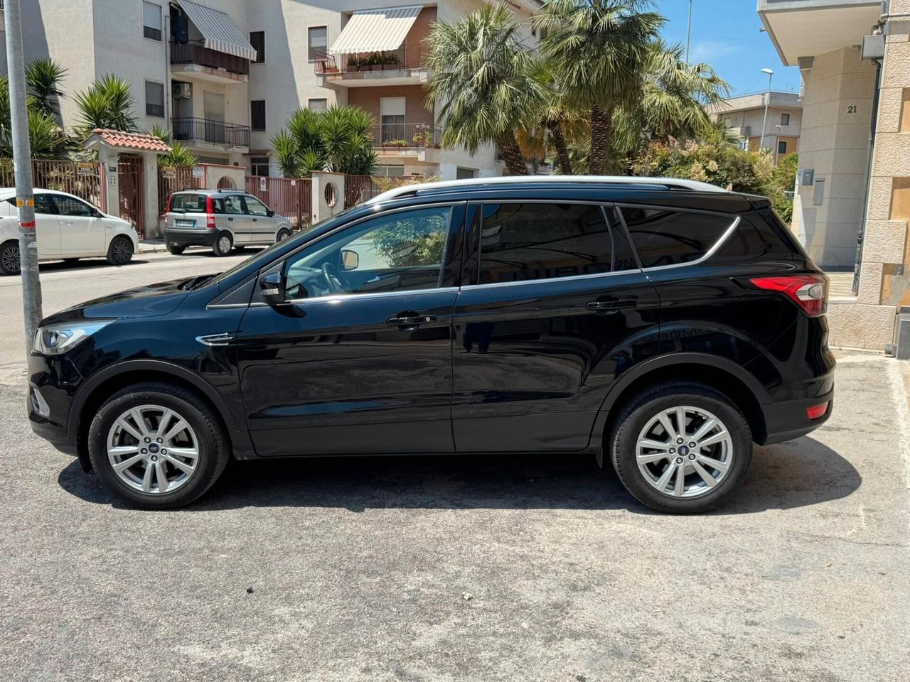 FORD KUGA 1.5 TDCI 120 CV. 2WD TITANIUM NAVI+CERCHI