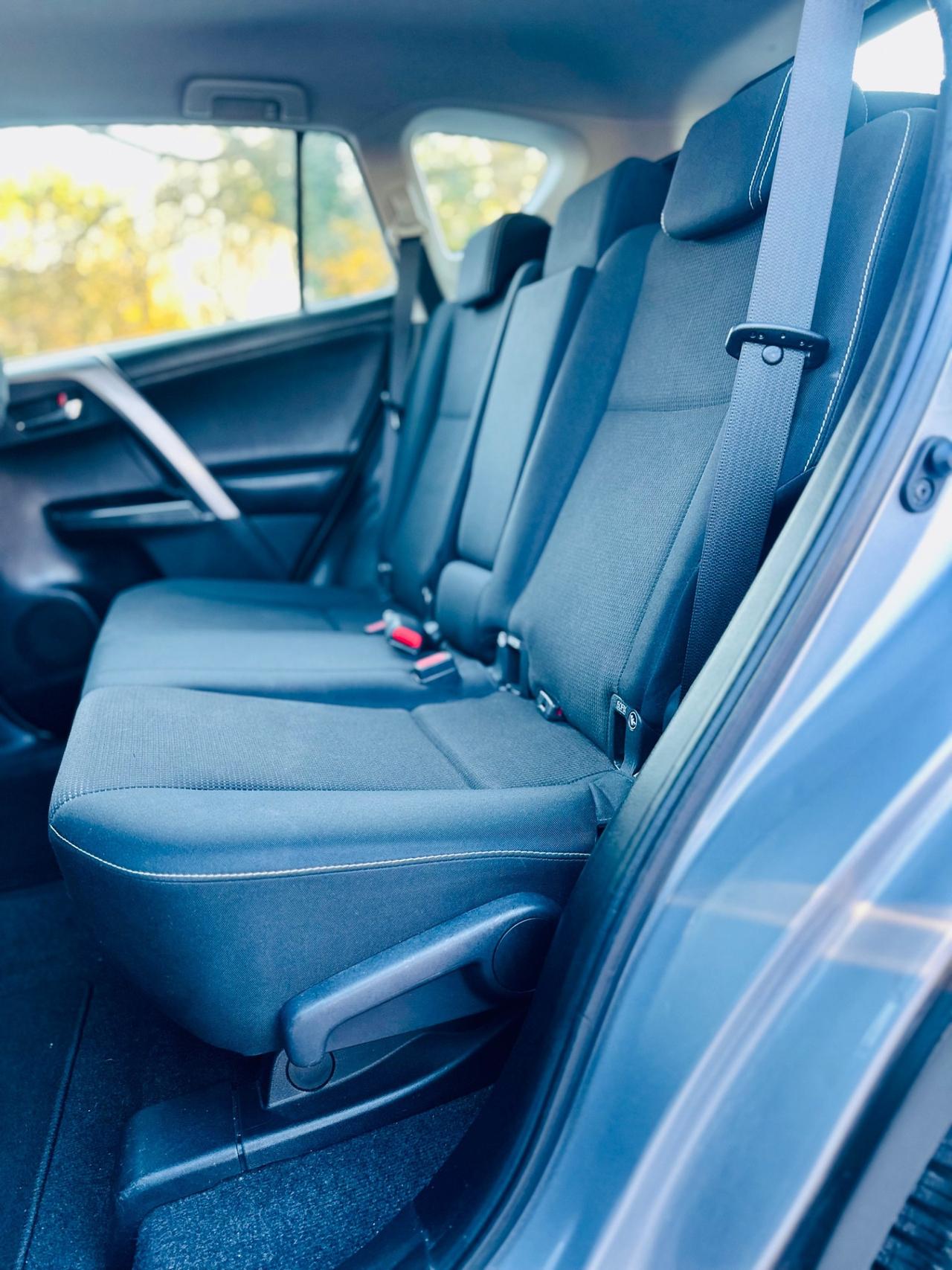 Toyota RAV 4 2016 2.0 D-4D km 130,000 ok neopatentati ! ! !