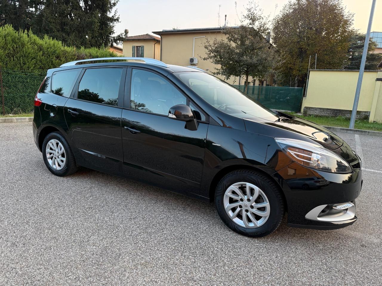 Renault Scenic 1.5 dci - NAV. - 7 POSTI - 12 MESI DI GARANZIA -