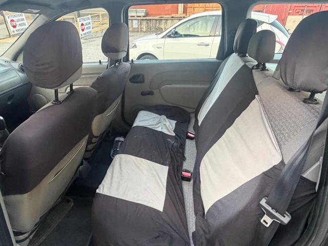 DACIA Logan MCV 1.6 16V 5p Lauréate senza lavoro da fare