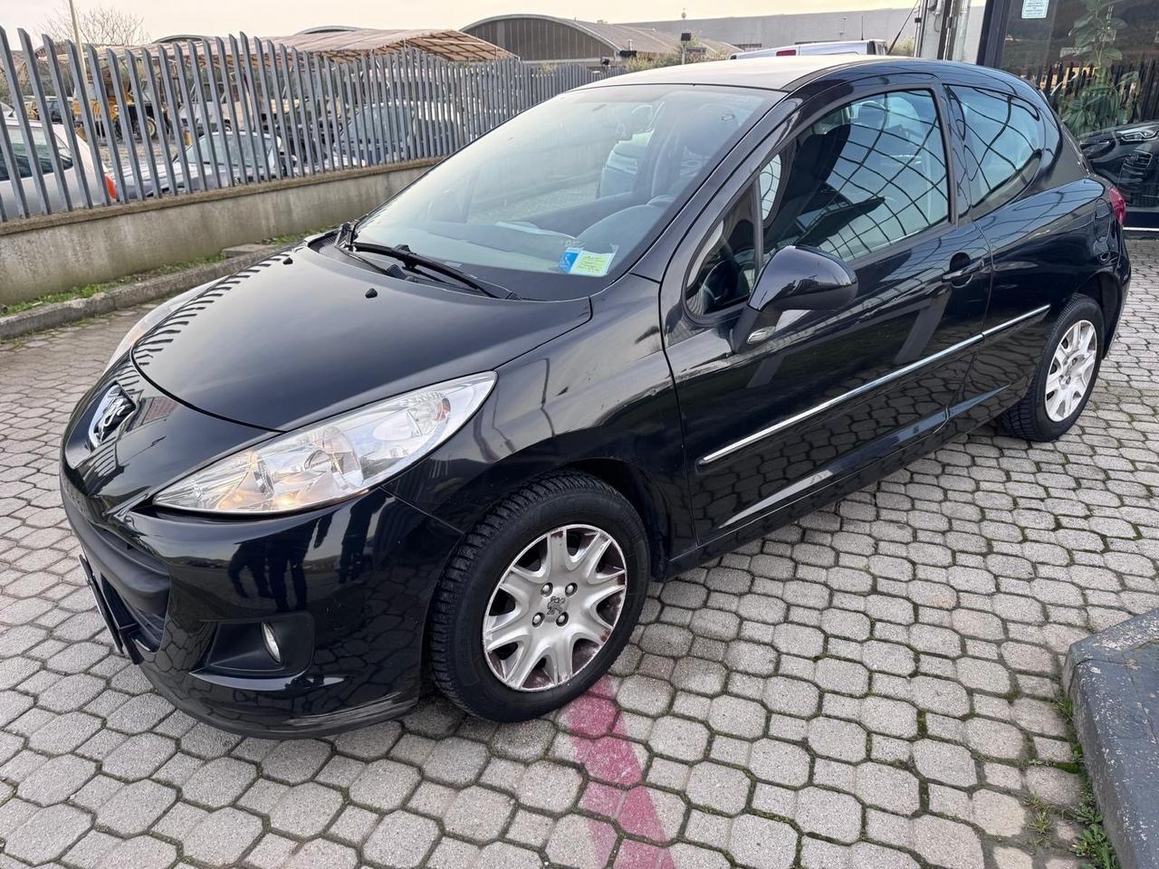 Peugeot 207 1.4 8V 75CV 3p. Special Edition