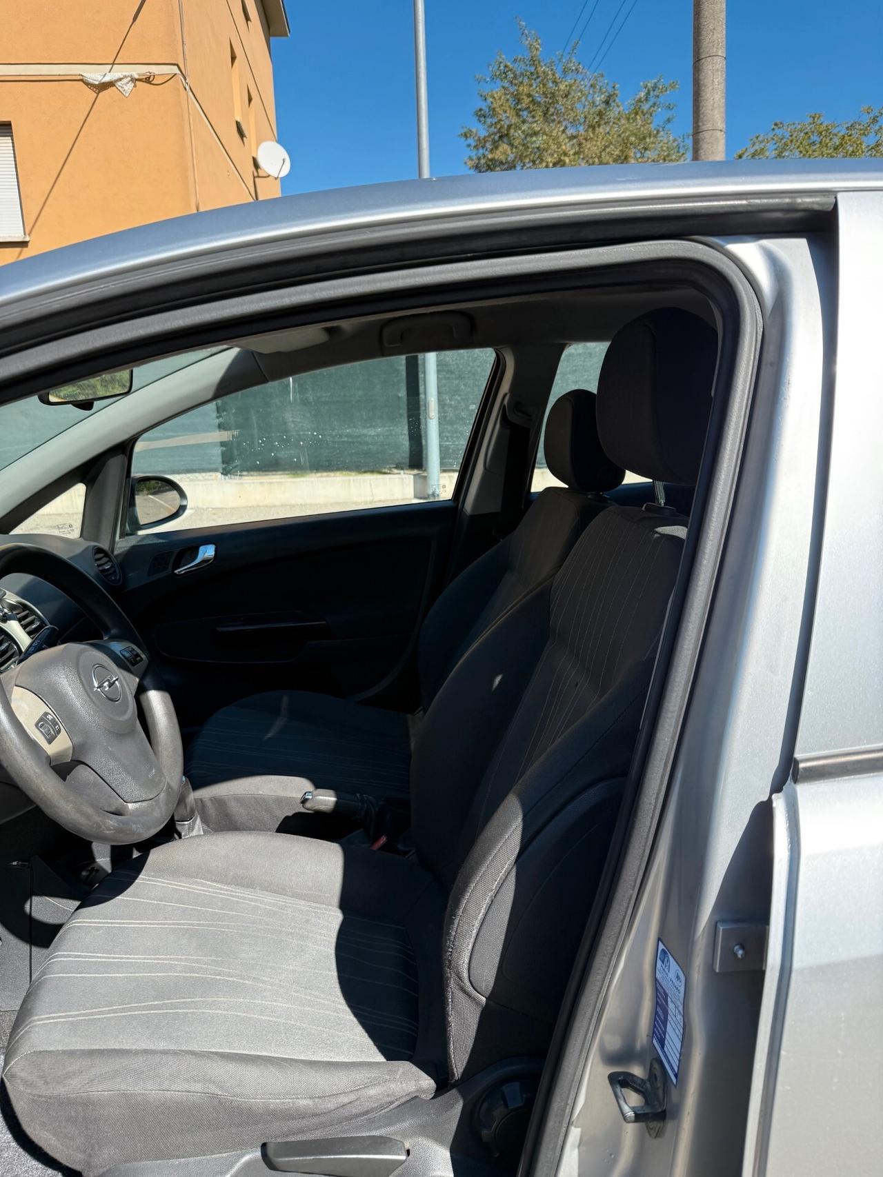 Opel Corsa 1.2 METANO - NEOPATENTATI - 12 MESI DI GARANZIA -