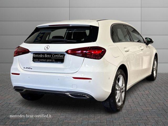 MERCEDES-BENZ A 250 e hybrid EQ Progressive Advanced Plus