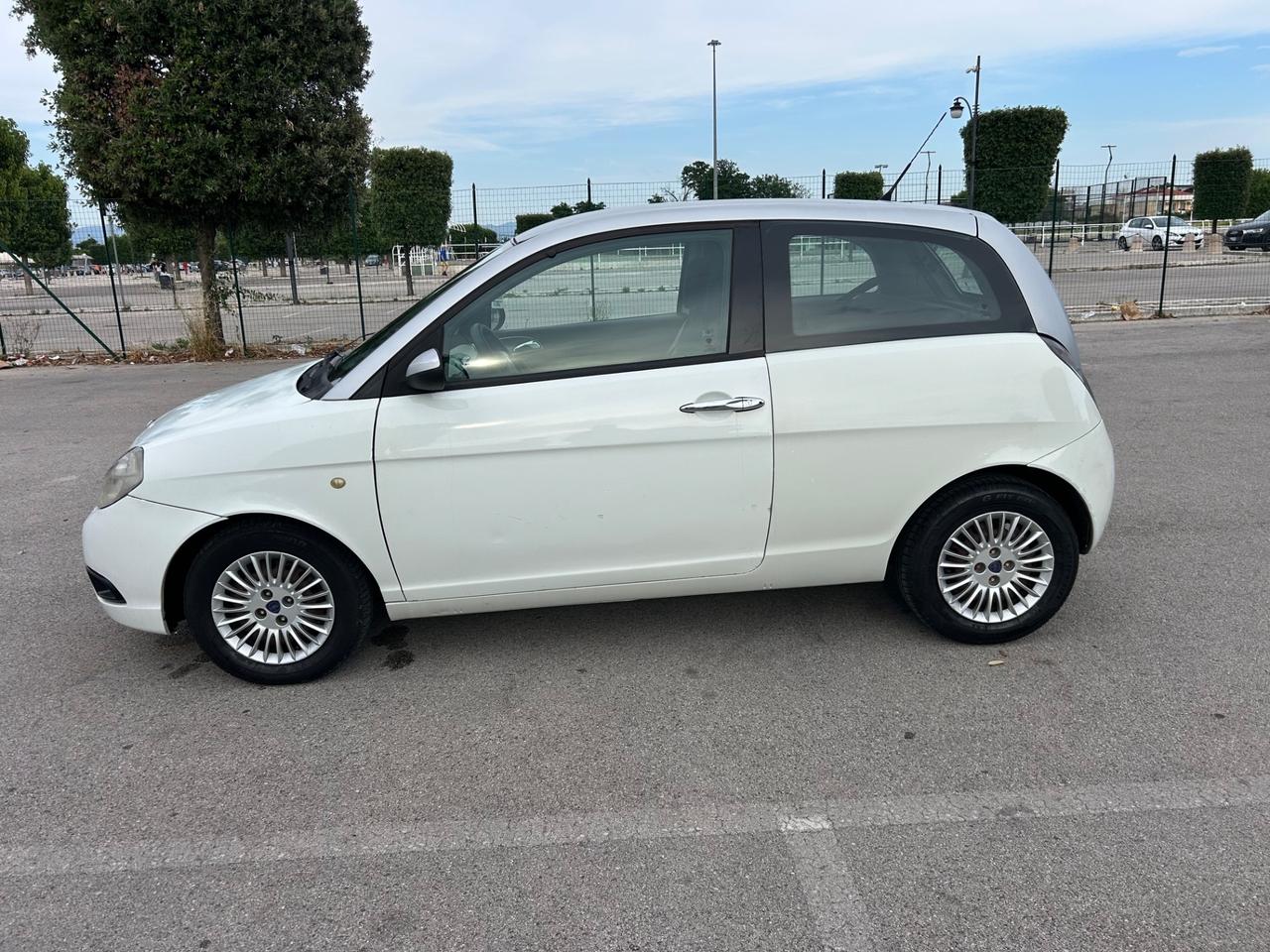 Lancia Ypsilon 1.3 MJT 75 CV Diva