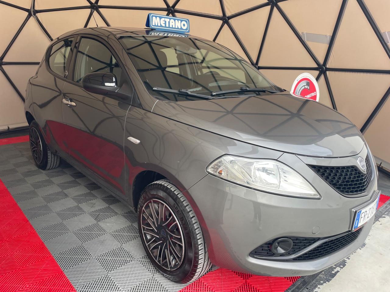 Lancia Ypsilon 0.9 TwinAir 85 CV 5 porte Metano Ecochic Platinum