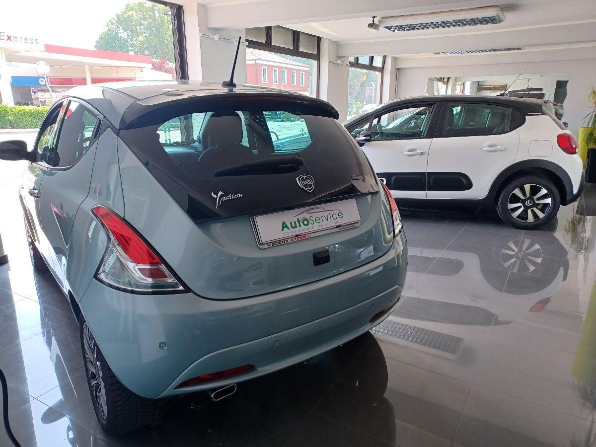 LANCIA - Ypsilon - 1.0 FireFly 5p.S&S Hyb. Platino