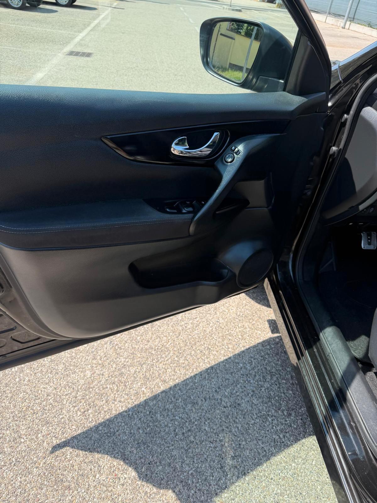 Nissan Qashqai 1.5 dci - TETTO - NAV. - 12 MESI DI GARANZIA -