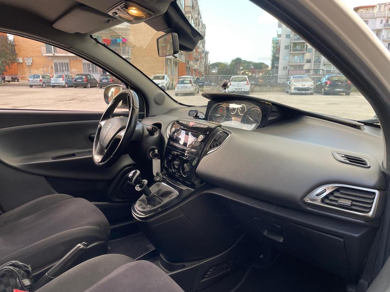 Lancia Ypsilon 0.9 TwinAir 85 CV 5 porte Metano Ecochic Gold