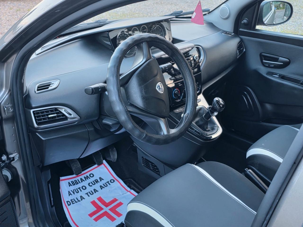 Lancia Ypsilon 1.2 69 CV 5 porte Platinum