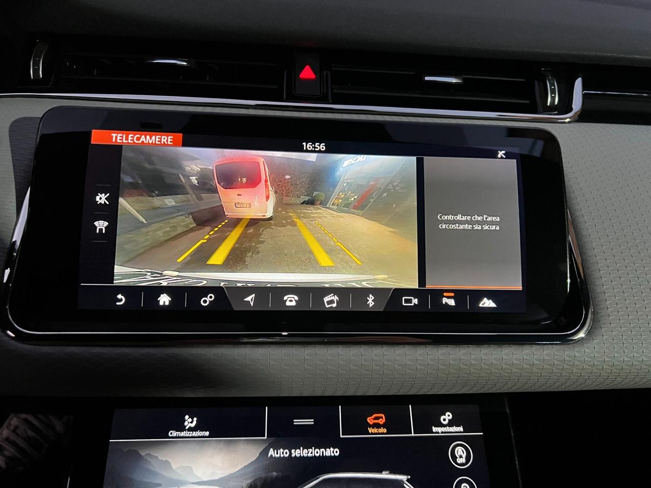 Land Rover Range Evoque 2.0D 150-R-Dynamic-2019-FULL