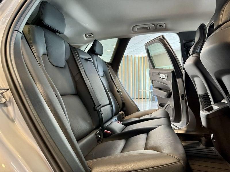 Volvo XC60 B4 automatico Plus Dark