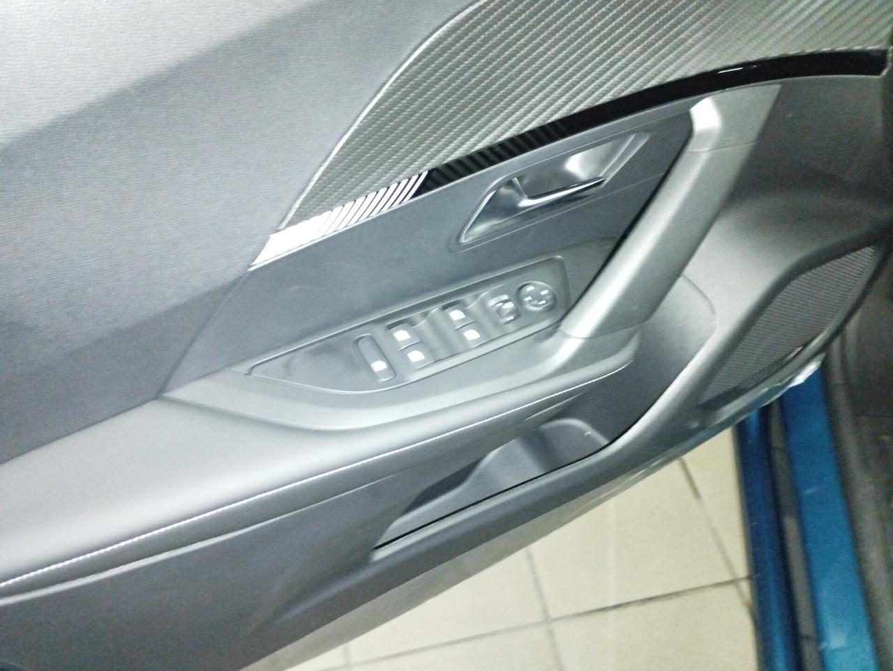 Peugeot 2008 PureTech 130 S&S EAT8 Allure