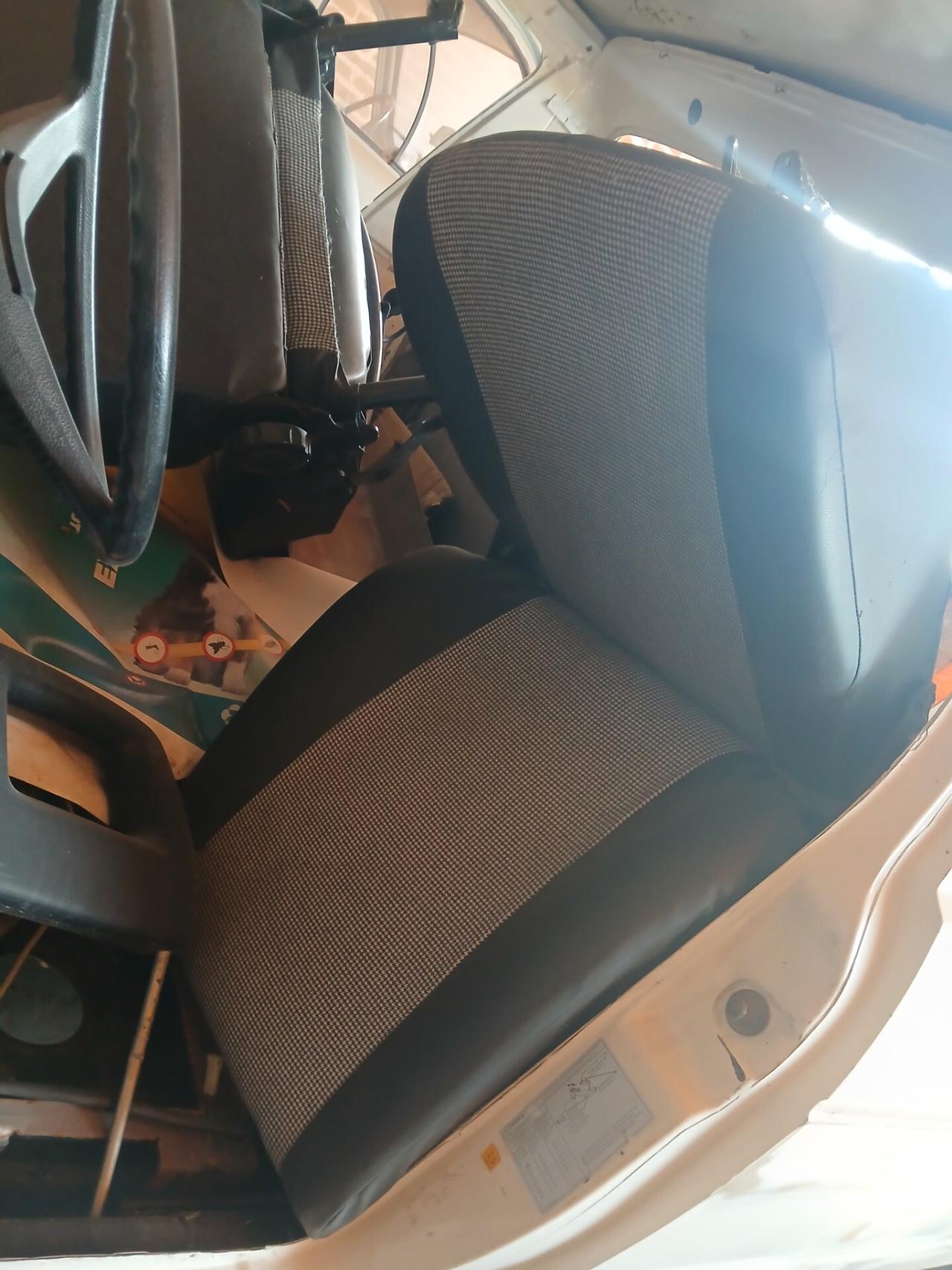 Volkswagen Caddy da restaurare