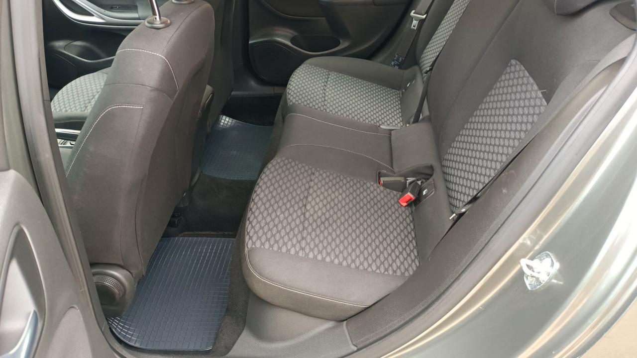 Opel Astra 1.6 Diesel anno 2017 navigatore