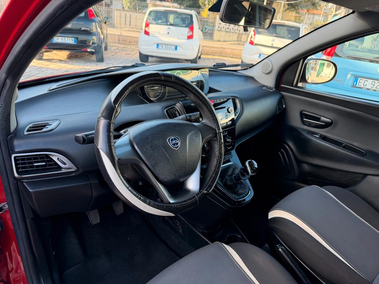 Lancia Ypsilon 0.9 TwinAir 85 CV 5 porte Metano Ecochic Elle