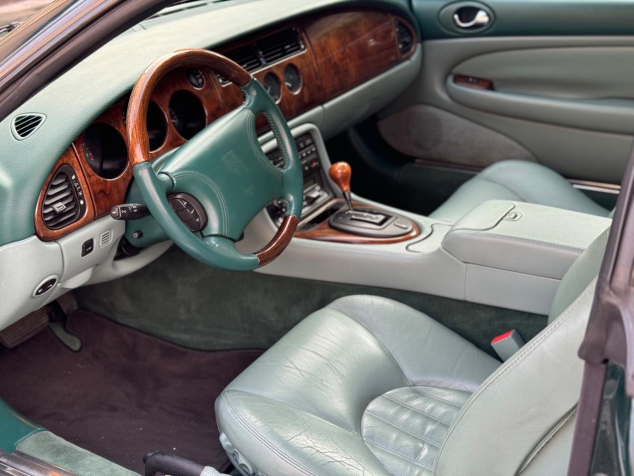 Jaguar XK8 - 4.0 V8 - Verde su Verde