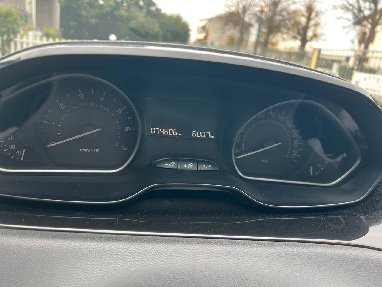 Peugeot 208 PureTech 82 Stop&Start 5 porte Signature