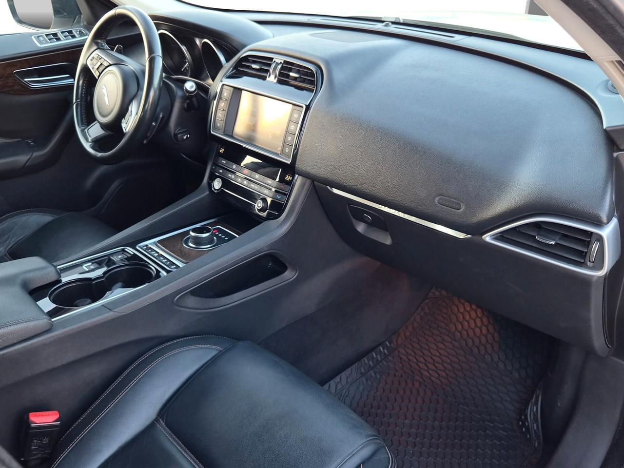 Jaguar F-Pace 2.0 D 180 CV AWD aut. Prestige