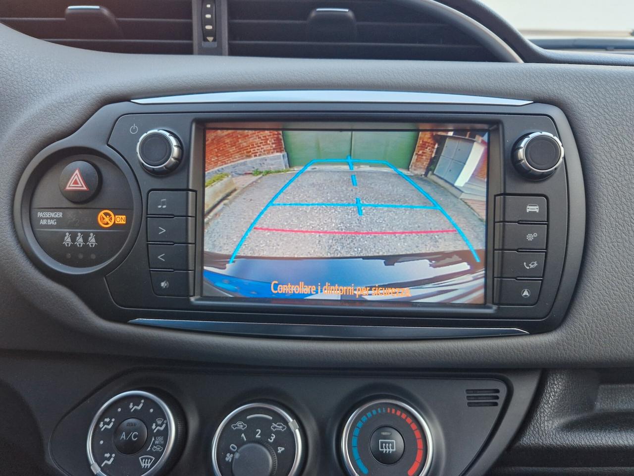 Toyota Yaris 1.0 70CV "70.700 km" Bluetooth, Telecamera, Fendi