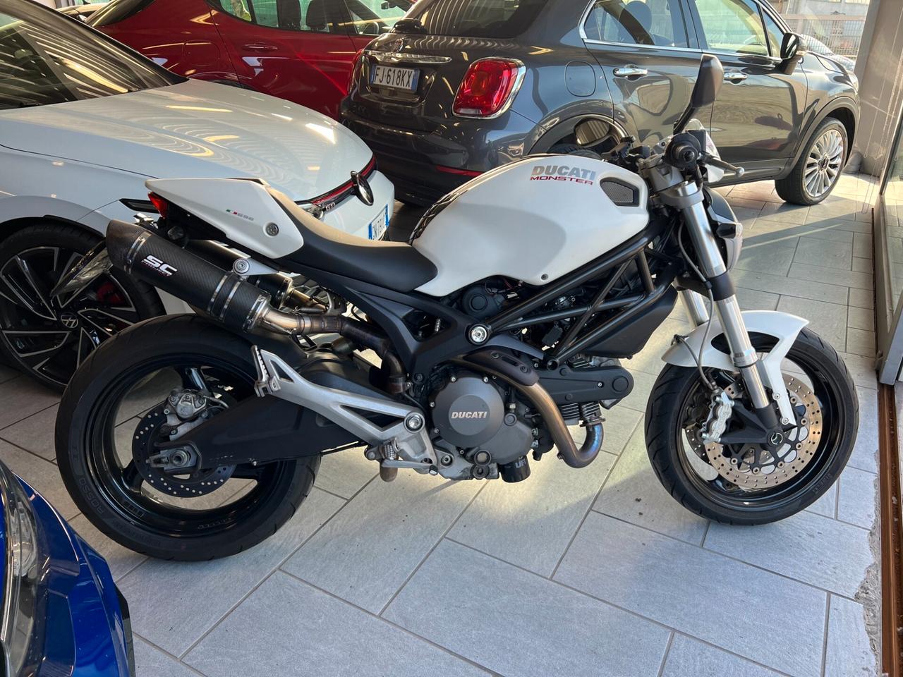 DUCATI MONSTER 696