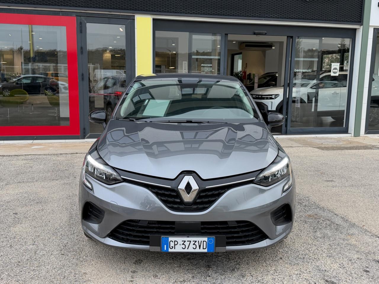 Renault Clio TCe 90 CV Equilibre solo 9000 km