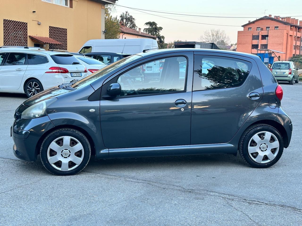 Toyota Aygo 1.0 12V VVT-i 5 porte Sol