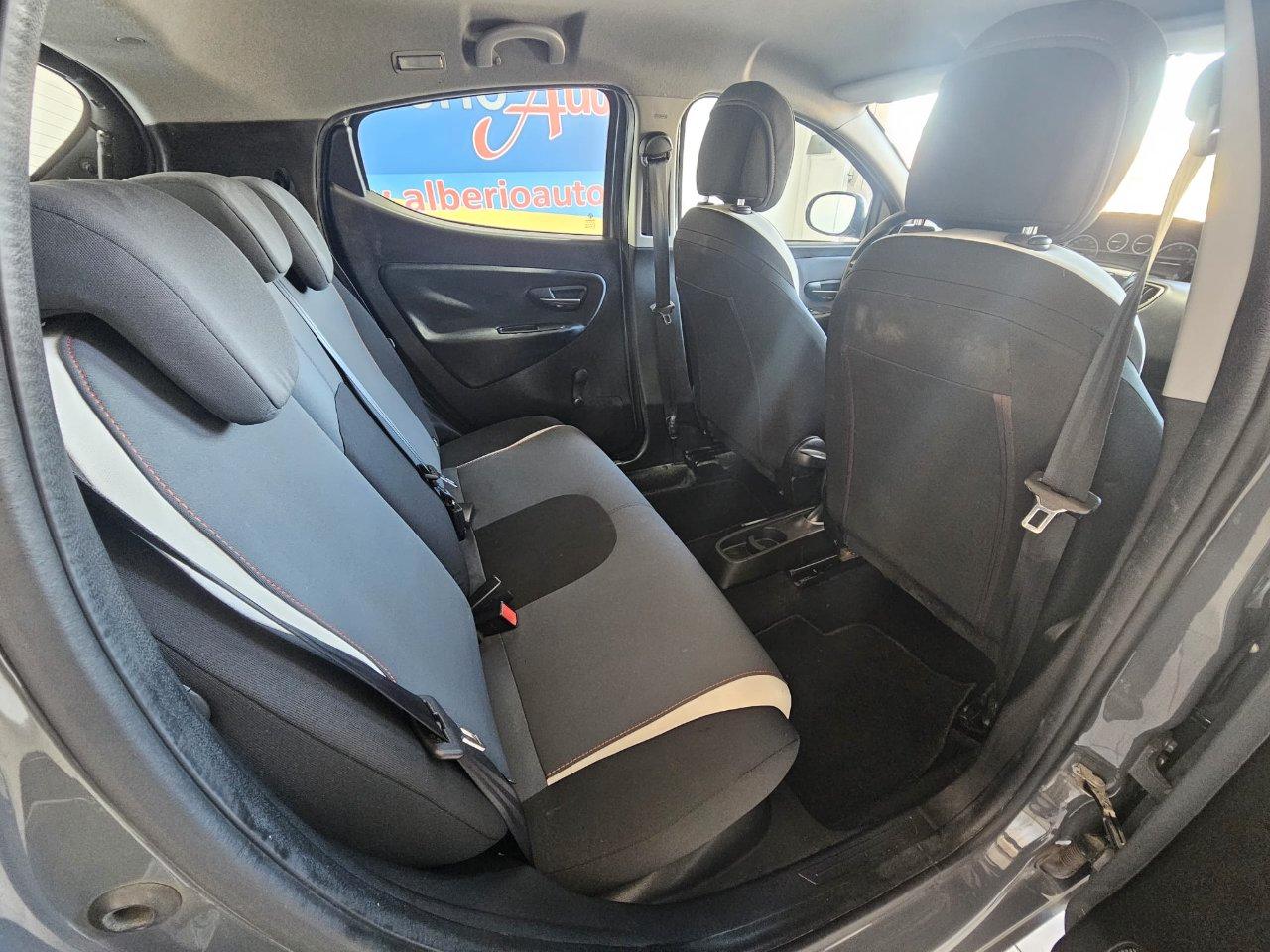 Lancia Ypsilon 5 Porte Ypsilon 1.2 8v Elefantino ecochic Gpl 69cv my14