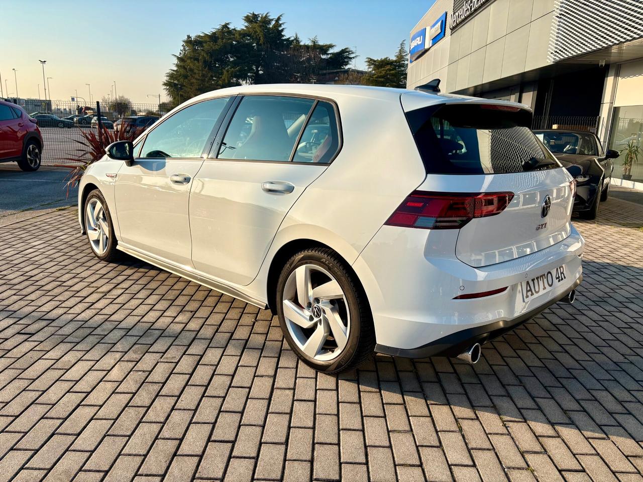 VW Golf 8 GTI 2.0 TSI DSG | SOLI 15.000 KM – COME NUOVA – GARANZIA UFF. iva esposta