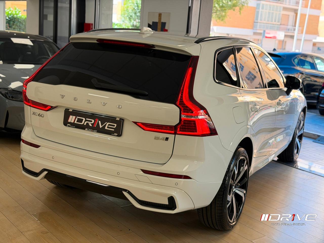 VOLVO XC60 (2017-->) XC60 B4 (d) AWD Geartronic...