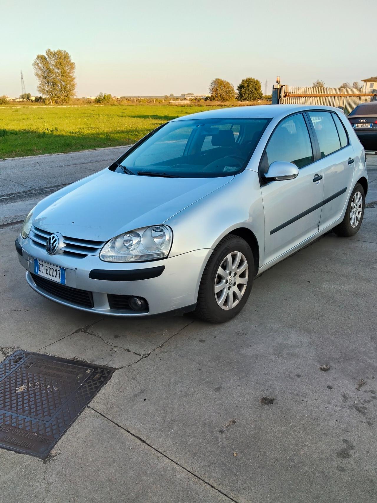 Volkswagen Golf 1.6 benzina 2005