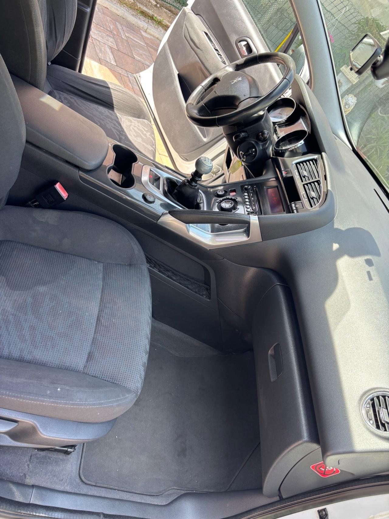 Peugeot 3008 1.6 HDi 114CV Business