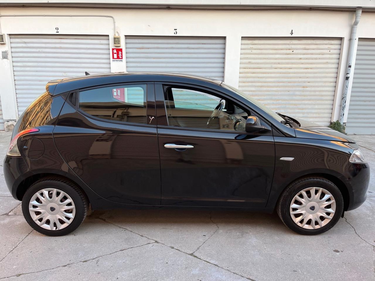Lancia Ypsilon 1.2 69 CV 5 porte S&S Platinum