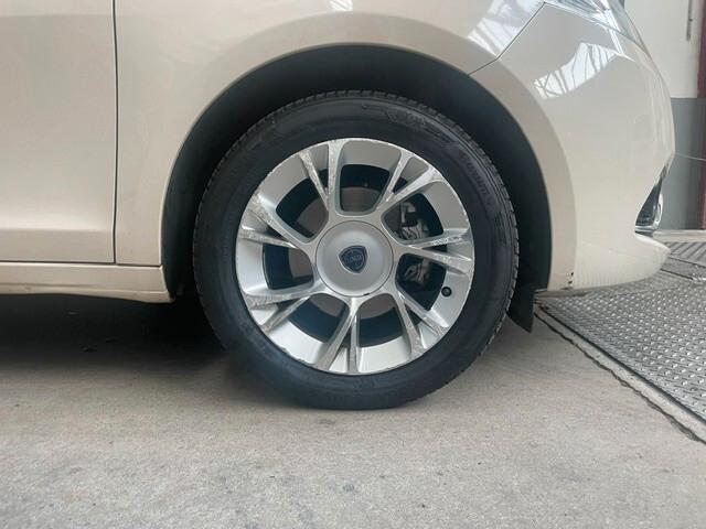 Lancia Ypsilon 1.2 69 CV 5 porte S&S Platinum Edition E6 Km 74.000