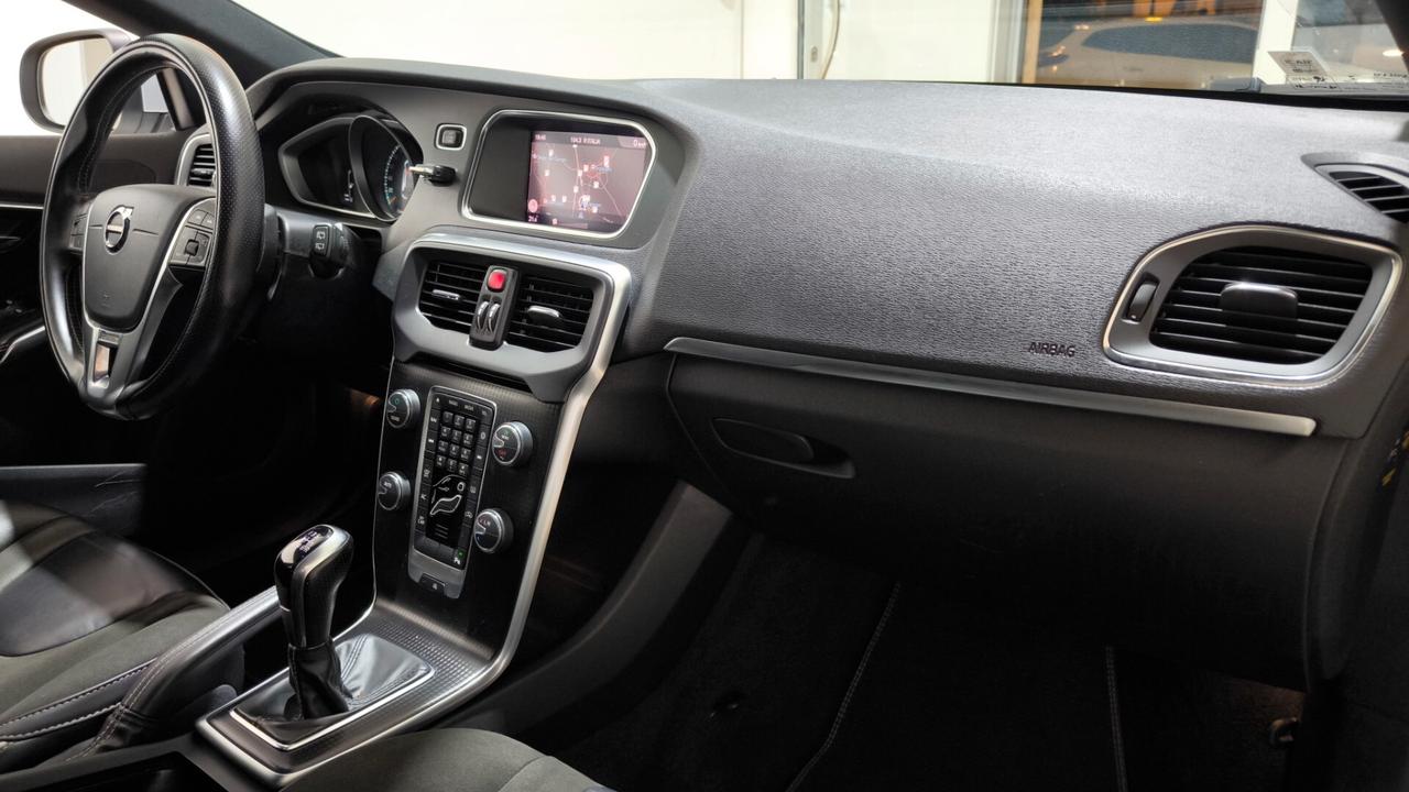 Volvo V40 D2 R-design